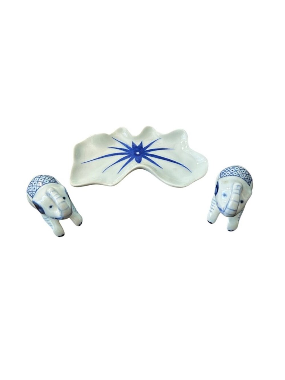 Ceramic Elephant Salt & Pepper Shakers With Leaf Tray collectible